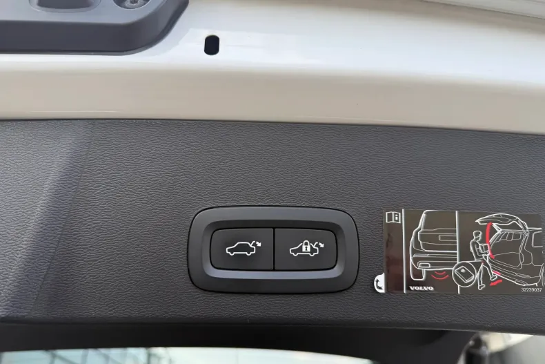 Volvo XC40 din 2020 cu 94.223 km - oferta VOL196437 - foto 15