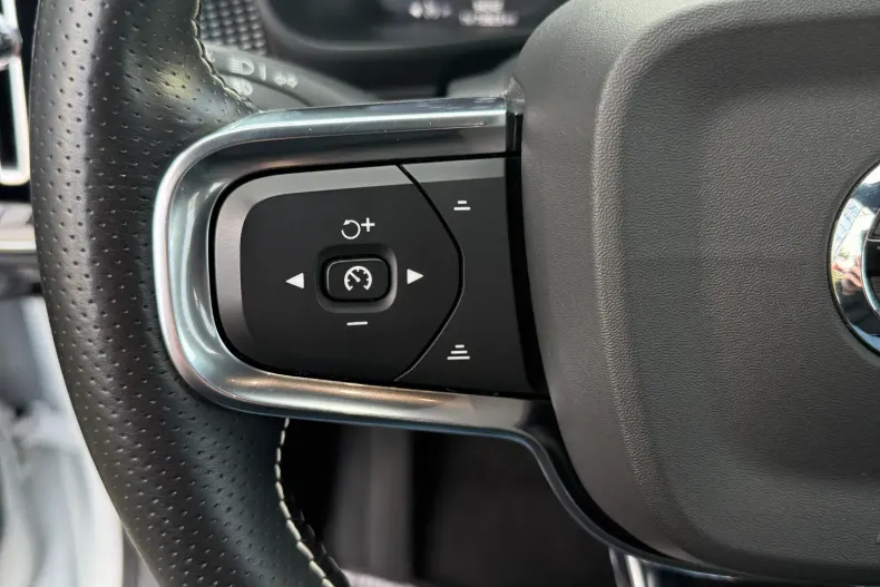 Volvo XC40 din 2020 cu 94.223 km - oferta VOL196437 - foto 21