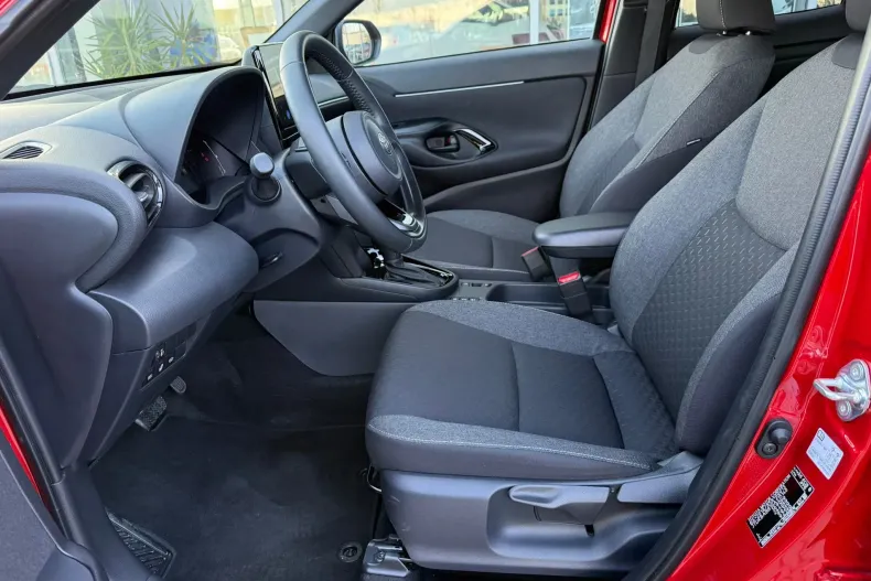 Toyota Yaris din 2025 cu 5.084 km - oferta TOY196448 - foto 13