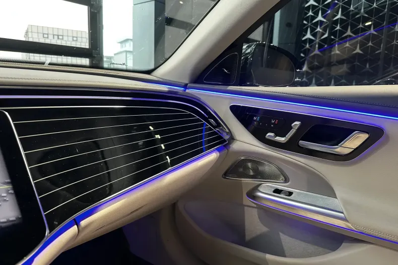 Mercedes-Benz E din 2025 cu 13.800 km - oferta MER196463 - foto 21