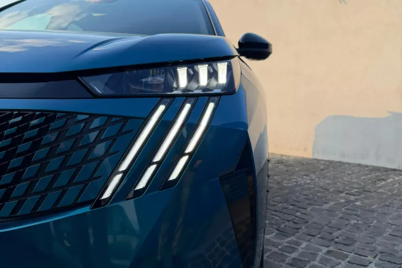 Peugeot 3008 din 2025 cu 1.147 km - oferta PEU196514 - foto 4