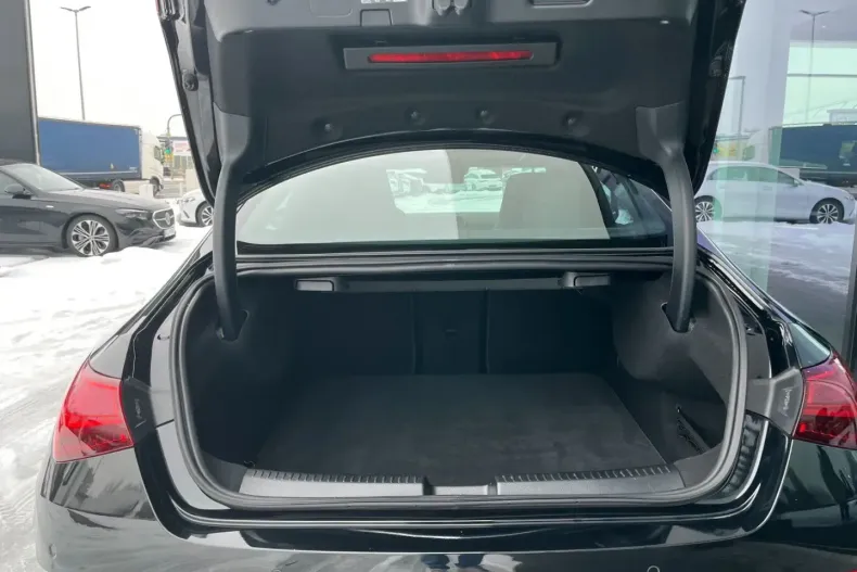 Mercedes-Benz CLA 200 (Clasa CLA) din 2024 cu 11.700 km - oferta MER196548 - foto 8