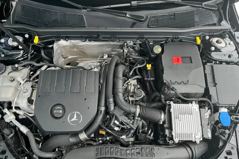 Mercedes-Benz CLA 200 (Clasa CLA) din 2024 cu 11.700 km - oferta MER196548 - foto 12