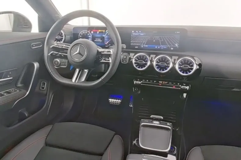 Mercedes-Benz CLA 200 (Clasa CLA) din 2024 cu 12.000 km - oferta MER196549 - foto 4