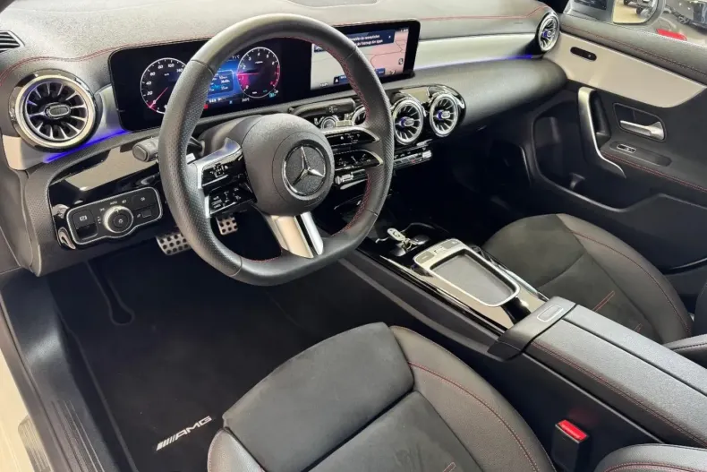 Mercedes-Benz CLA 200 (Clasa CLA) din 2024 cu 13.000 km - oferta MER196550 - foto 8
