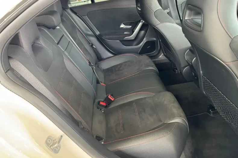 Mercedes-Benz CLA 200 (Clasa CLA) din 2024 cu 13.000 km - oferta MER196550 - foto 11