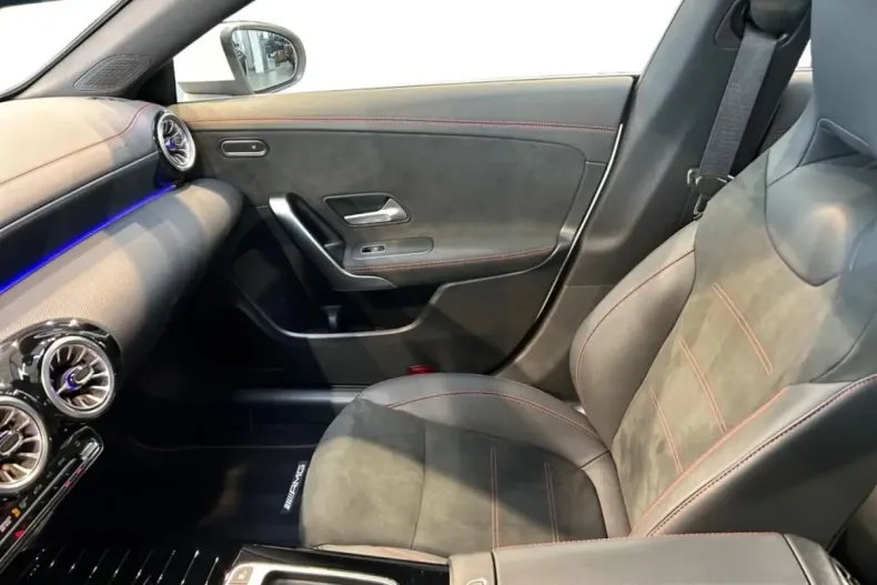 Mercedes-Benz CLA 200 (Clasa CLA) din 2024 cu 12.029 km - oferta MER196551 - foto 4