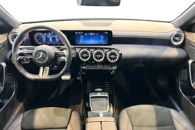 Mercedes-Benz CLA 200 (Clasa CLA) din 2024 cu 12.029 km - oferta MER196551 - foto 14