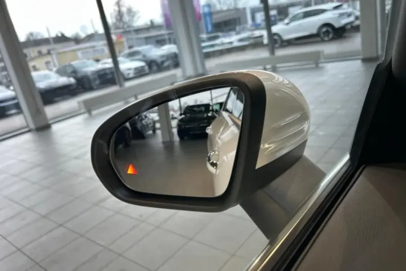 Mercedes-Benz CLA 200 (Clasa CLA) din 2024 cu 12.029 km - oferta MER196551 - foto 16