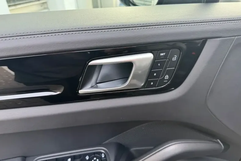 Porsche Cayenne din 2023 cu 49.000 km - oferta POR196606 - foto 25