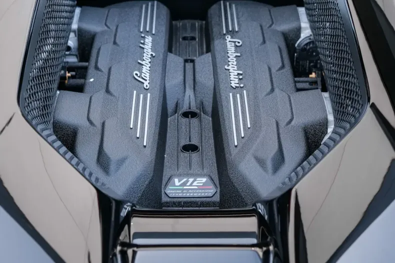 Lamborghini Revuelto din 2024 cu 5.320 km - oferta LAM196705 - foto 16