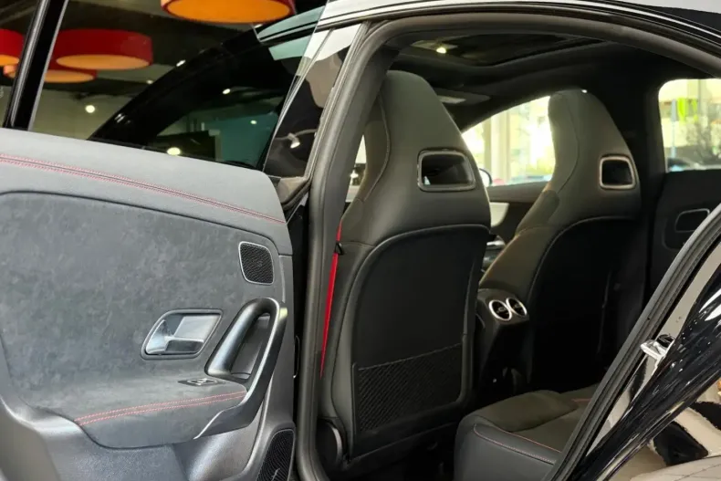 Mercedes-Benz CLA 35 AMG (Clasa CLA) din 2024 cu 20.000 km - oferta MER196726 - foto 29
