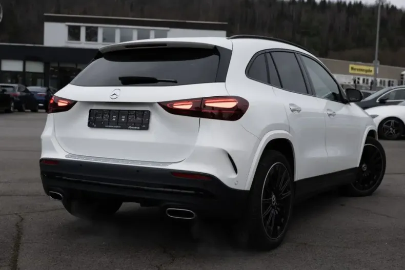 Mercedes-Benz GLA 250 (Clasa GLA) din 2024 cu 11.961 km - oferta MER196729 - foto 2