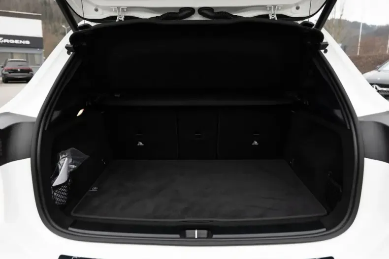 Mercedes-Benz GLA 250 (Clasa GLA) din 2024 cu 11.961 km - oferta MER196729 - foto 6