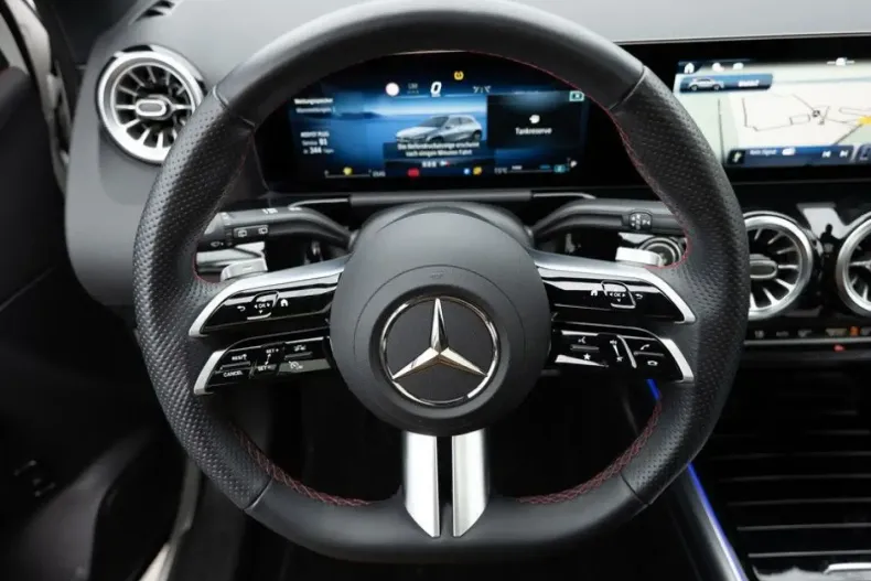 Mercedes-Benz GLA 250 (Clasa GLA) din 2024 cu 11.961 km - oferta MER196729 - foto 9