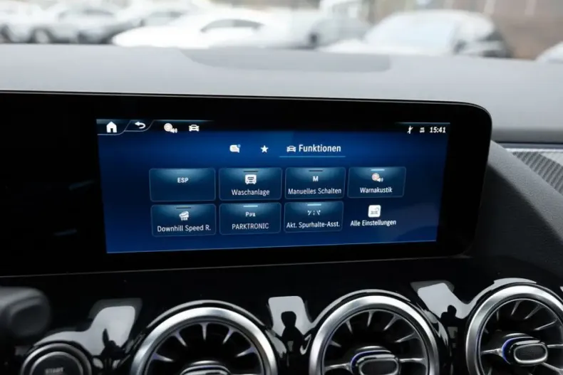 Mercedes-Benz GLA 250 (Clasa GLA) din 2024 cu 11.961 km - oferta MER196729 - foto 13