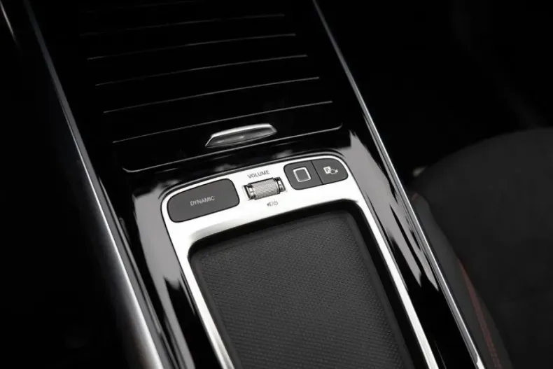 Mercedes-Benz GLA 250 (Clasa GLA) din 2024 cu 11.961 km - oferta MER196729 - foto 16