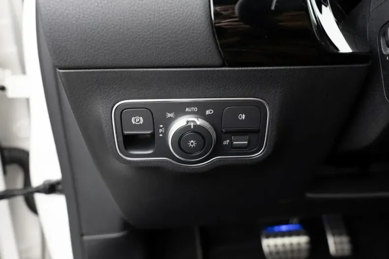 Mercedes-Benz GLA 250 (Clasa GLA) din 2024 cu 11.961 km - oferta MER196729 - foto 20