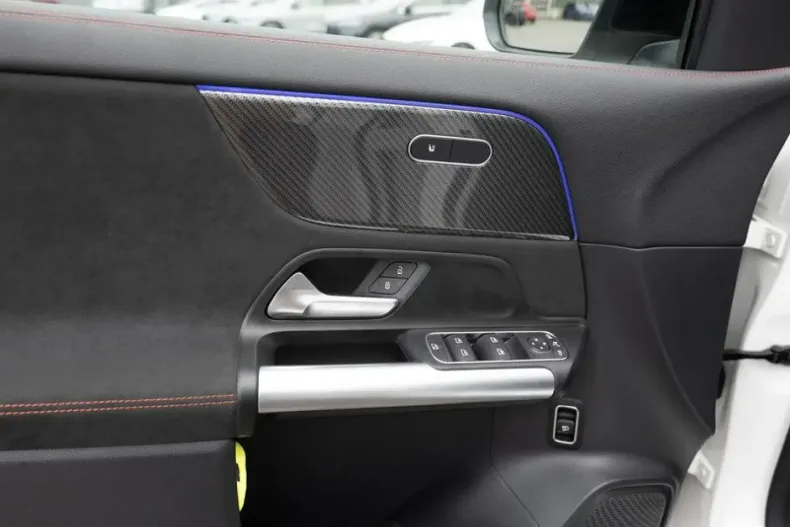 Mercedes-Benz GLA 250 (Clasa GLA) din 2024 cu 11.961 km - oferta MER196729 - foto 23