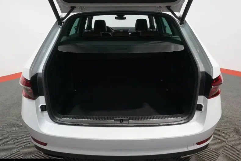 Skoda Superb din 2022 cu 59.400 km - oferta SKO196730 - foto 24