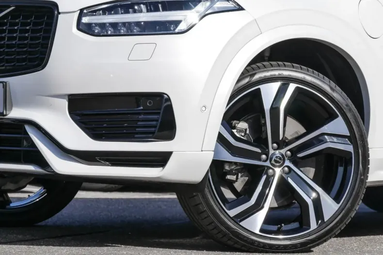 Volvo XC90 din 2025 cu 20.530 km - oferta VOL196764 - foto 5