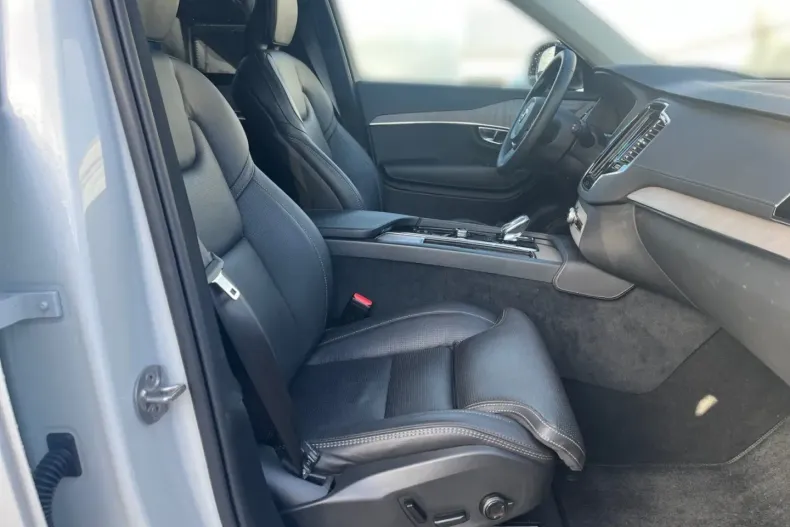 Volvo XC90 din 2024 cu 33.076 km - oferta VOL196767 - foto 8