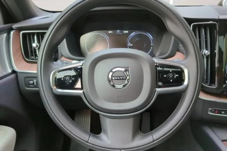 Volvo XC60 din 2021 cu 66.100 km - oferta VOL196802 - foto 13