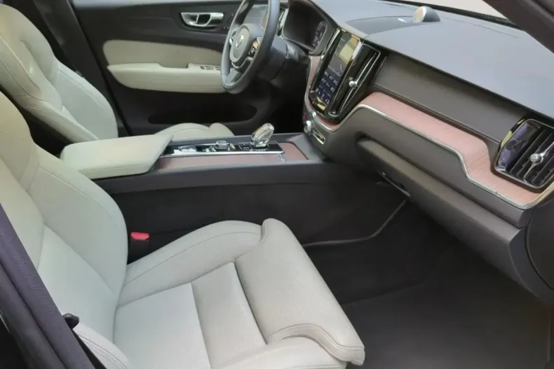 Volvo XC60 din 2021 cu 66.100 km - oferta VOL196802 - foto 20