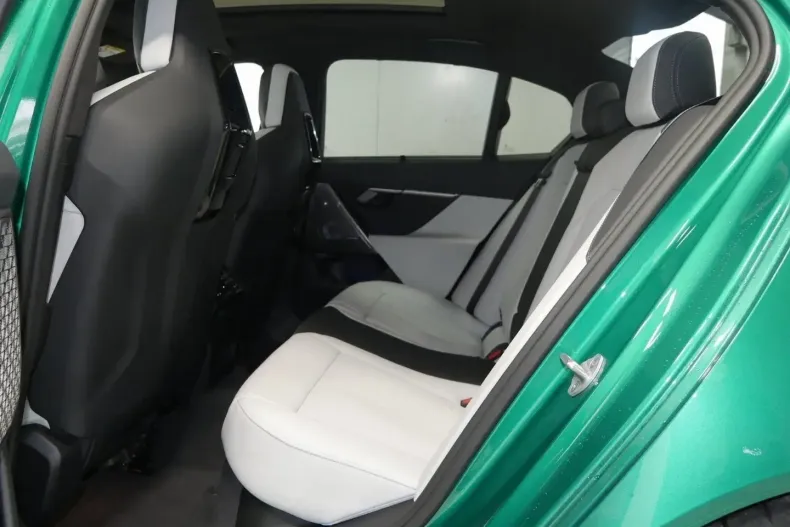 BMW M5 (Seria 5) din 2025 cu 16.800 km - oferta BMW196830 - foto 11