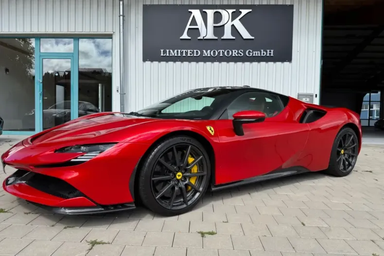 Ferrari SF90 din 2022 cu 5.500 km - oferta FER196898 - foto 1