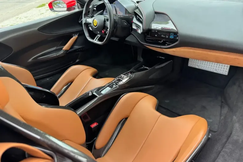 Ferrari SF90 din 2022 cu 5.500 km - oferta FER196898 - foto 17