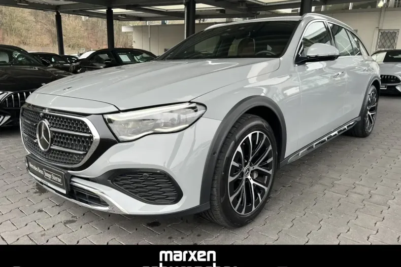 Mercedes-Benz E 220 (Clasa E) din 2023 cu 9.950 km - oferta MER196943 - foto 1