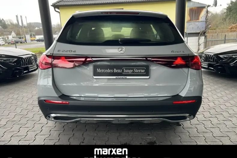 Mercedes-Benz E 220 (Clasa E) din 2023 cu 9.950 km - oferta MER196943 - foto 5