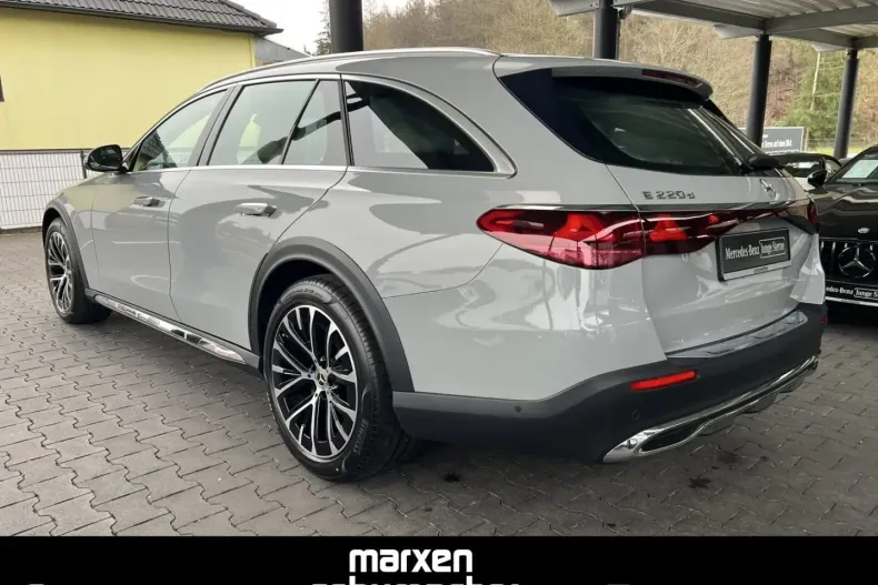 Mercedes-Benz E 220 (Clasa E) din 2023 cu 9.950 km - oferta MER196943 - foto 6