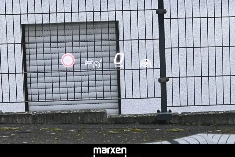 Mercedes-Benz E 220 (Clasa E) din 2023 cu 9.950 km - oferta MER196943 - foto 37