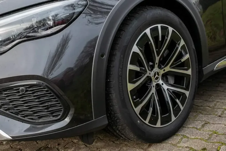 Mercedes-Benz E 300 (Clasa E) din 2025 cu 19.998 km - oferta MER196945 - foto 3