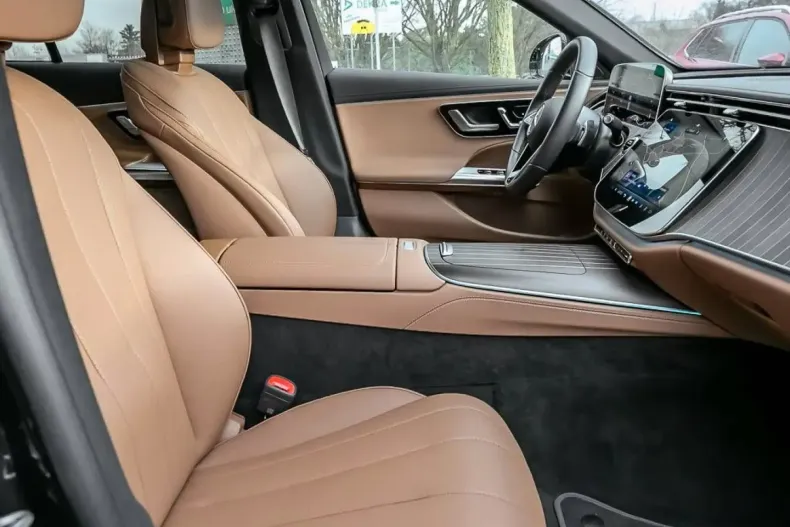 Mercedes-Benz E 300 (Clasa E) din 2025 cu 19.998 km - oferta MER196945 - foto 5