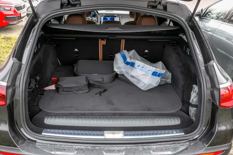 Mercedes-Benz E 300 (Clasa E) din 2025 cu 19.998 km - oferta MER196945 - foto 10