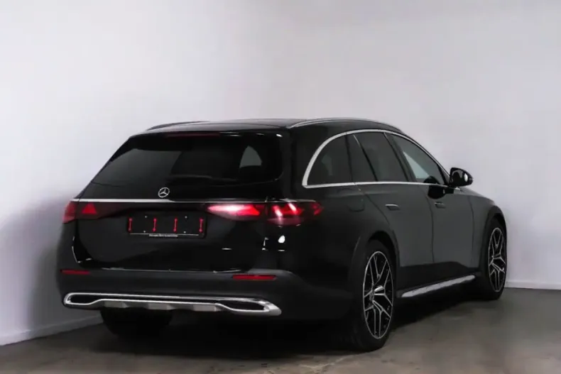 Mercedes-Benz E 220 (Clasa E) din 2024 cu 22.808 km - oferta MER196947 - foto 4