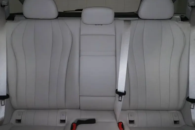 Mercedes-Benz E 220 (Clasa E) din 2024 cu 22.808 km - oferta MER196947 - foto 9