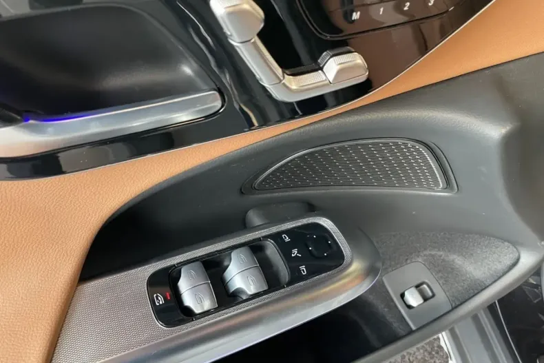 Mercedes-Benz E 220 (Clasa E) din 2025 cu 30.077 km - oferta MER196948 - foto 11