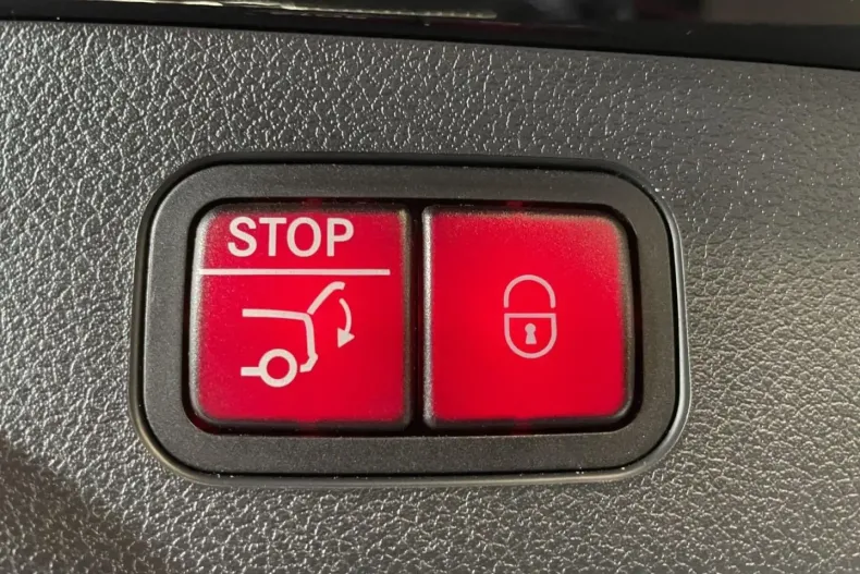 Mercedes-Benz E 220 (Clasa E) din 2025 cu 30.077 km - oferta MER196948 - foto 15