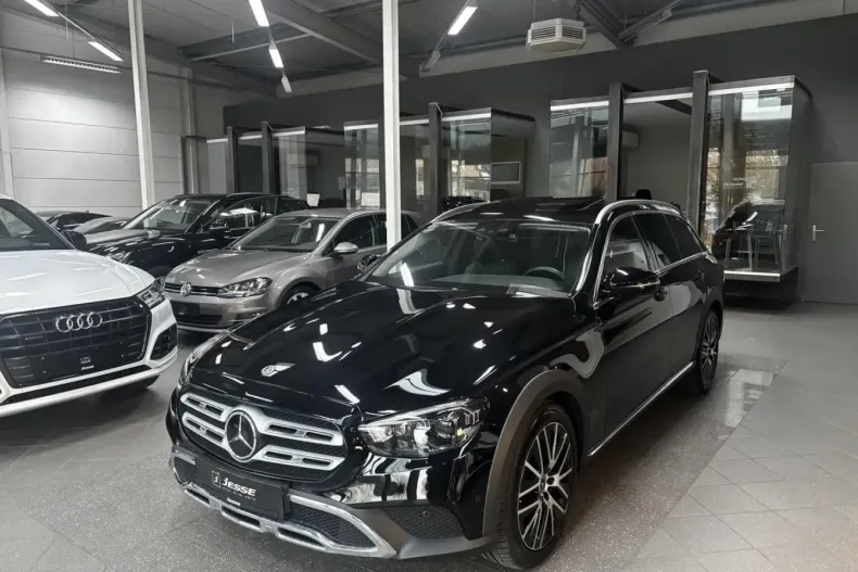 Mercedes-Benz E 400 (Clasa E) din 2023 cu 24.716 km - oferta MER196950 - foto 1