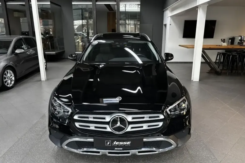 Mercedes-Benz E 400 (Clasa E) din 2023 cu 24.716 km - oferta MER196950 - foto 2