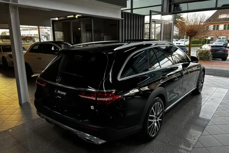 Mercedes-Benz E 400 (Clasa E) din 2023 cu 24.716 km - oferta MER196950 - foto 5