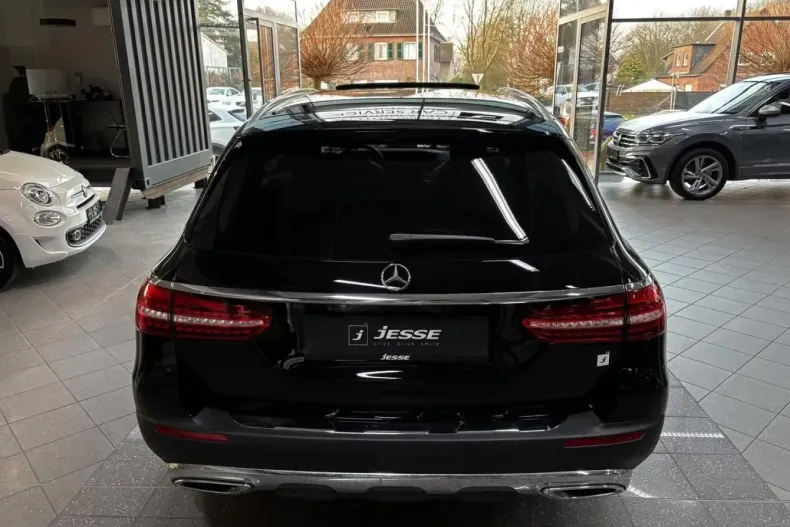 Mercedes-Benz E 400 (Clasa E) din 2023 cu 24.716 km - oferta MER196950 - foto 6