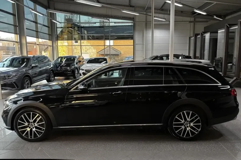 Mercedes-Benz E 400 (Clasa E) din 2023 cu 24.716 km - oferta MER196950 - foto 8