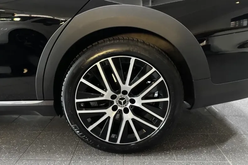 Mercedes-Benz E 400 (Clasa E) din 2023 cu 24.716 km - oferta MER196950 - foto 19