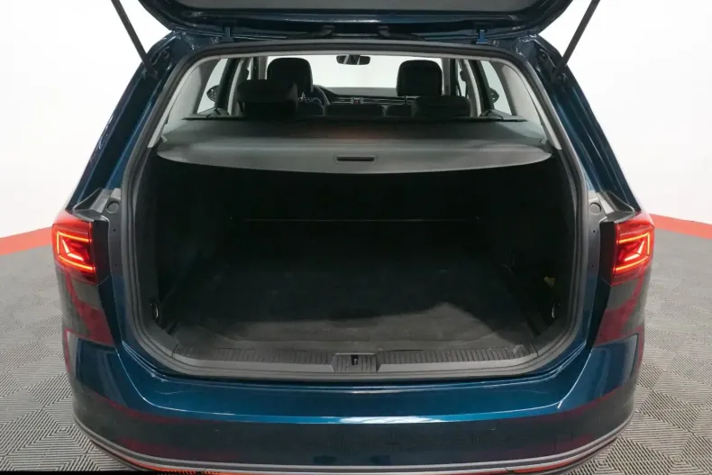 Volkswagen Passat Alltrack din 2022 cu 81.279 km - oferta VOL196951 - foto 32