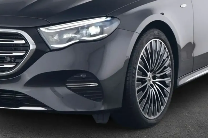 Mercedes-Benz E 300 (Clasa E) din 2025 cu 17.418 km - oferta MER196959 - foto 3